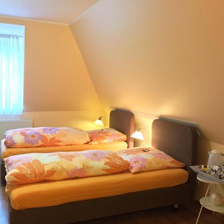 Barcelona Bed & Breakfast Hotel Dusseldorf Room photo